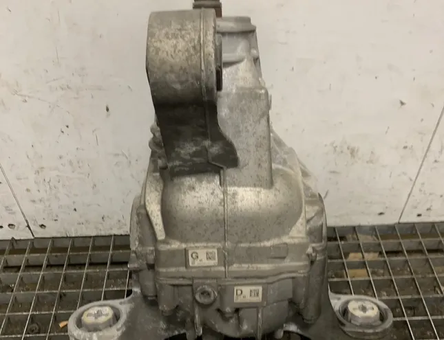 VOLKSWAGEN Touareg 2 generation (2010-2018) Задній диференціал 0BP525015J 15027587