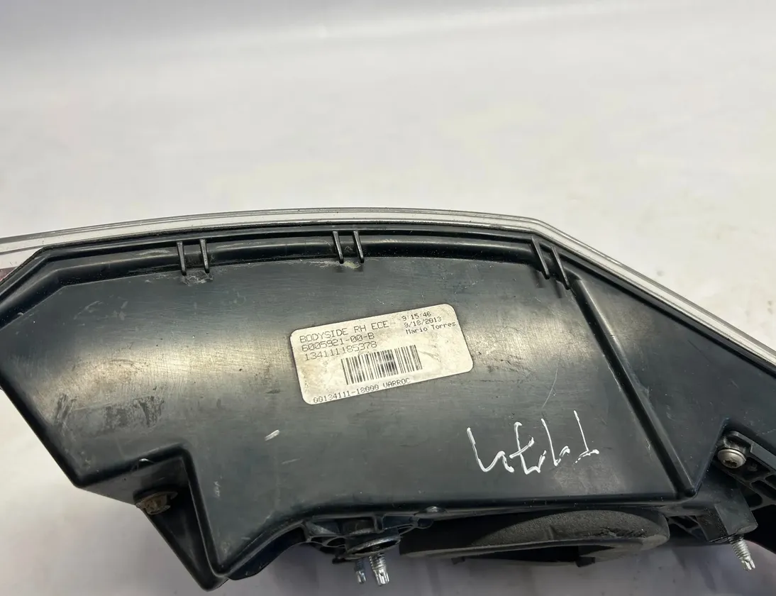 TESLA Model S 1 generation (2012-2024) Права задня фара 600592100B,6005921-00-B 35105941
