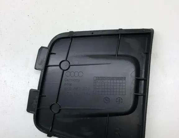 AUDI A4 B9/8W (2015-2024) Облицювальна вставка задньої кришки багажника 8K9867979 33820251