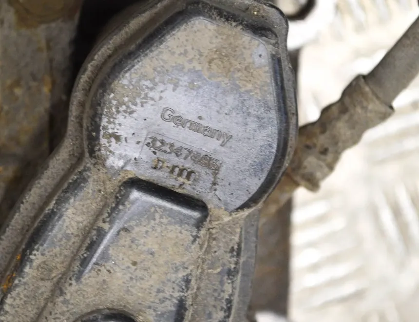 AUDI A5 8T (2007-2016) Задній правий гальмівний супорт 32347485 15530749