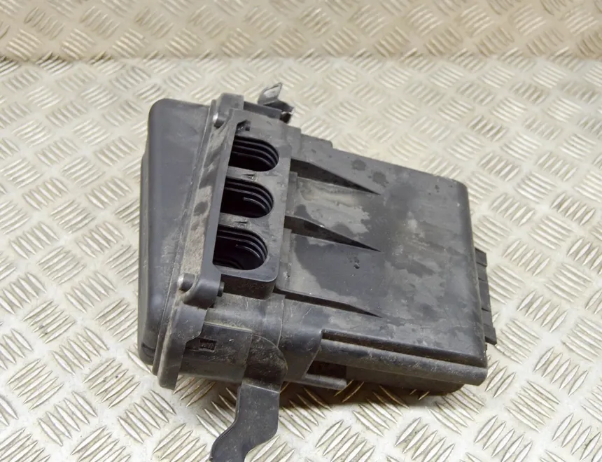 BMW 6 Series F06/F12/F13 (2010-2018) Блок плавких запобіжників 7555189,8508210 17429286