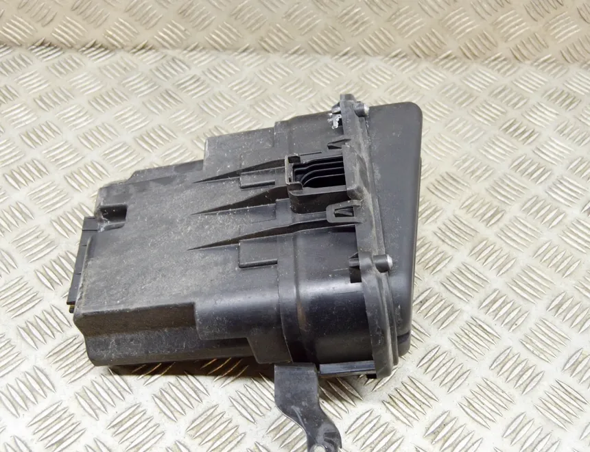 BMW 6 Series F06/F12/F13 (2010-2018) Блок плавких запобіжників 7555189,8508210 17429286