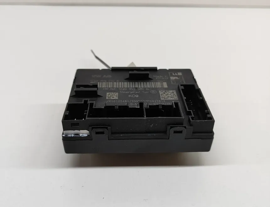 VOLKSWAGEN Golf 7 generation (2012-2024) Блок управления дверей передние левые 5Q0959592B,5Q0959592E 22442124