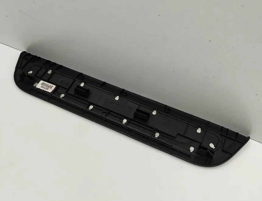 HYUNDAI Santa Fe TM (2018-2024) Отделка заднего правого порога 85887S1500,85887-S1500 30344134