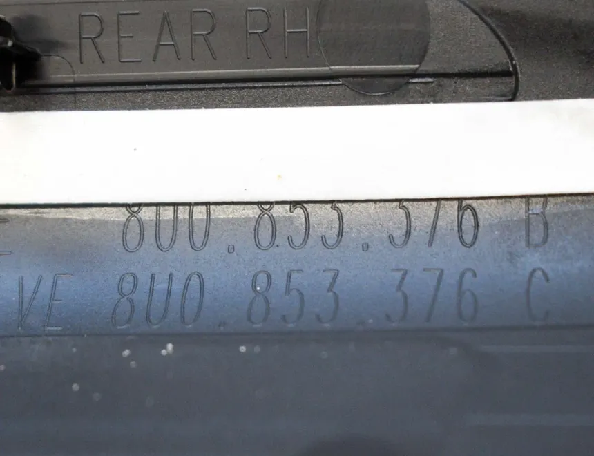 AUDI Q3 8U (2011-2020) Обшивка заднього правого порога 8U0853376B8U0853376C 3718346