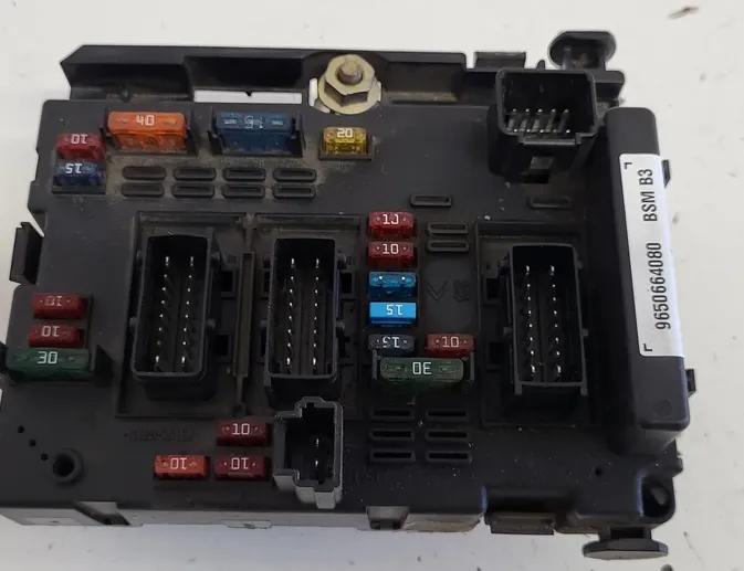 PEUGEOT 206 1 generation (1998-2009) Блок запобіжників 9650664080 34496706