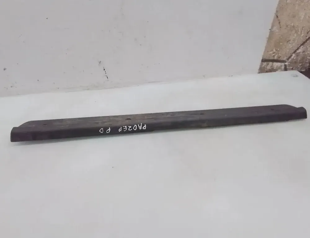 MITSUBISHI Pajero Sport 1 generation (1996-2008) Обшивка переднього правого порога MR227572 35098420