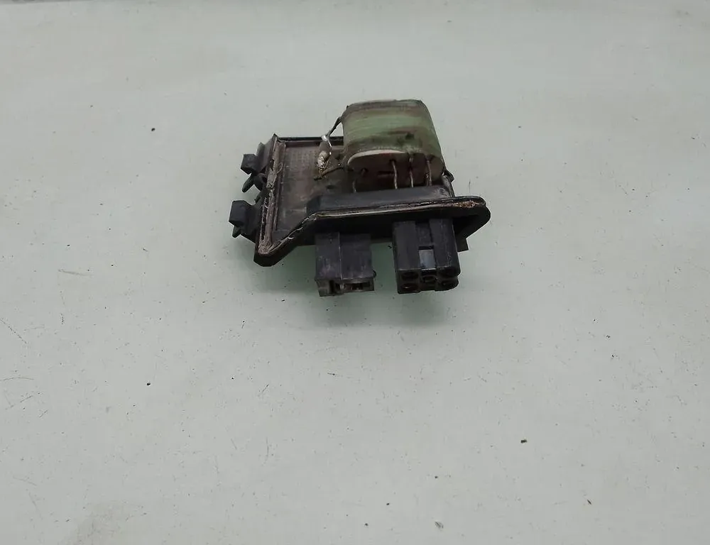AUDI A4 B5/8D (1994-2001) РЕОСТАТ ВЕНТИЛЯТОРА ПЕЧКИ 3131090062 35097110