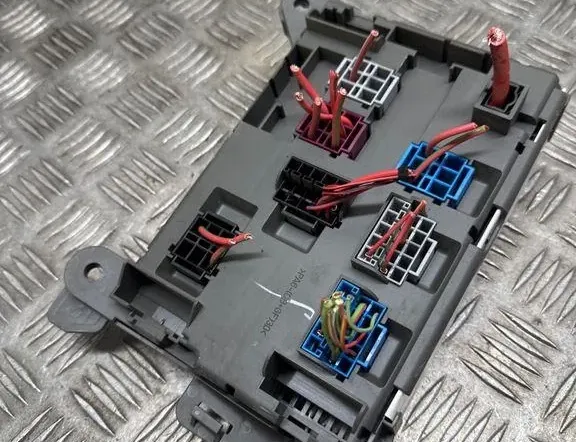 BMW X5 E70 (2006-2013) Блок запобіжників 693168704,0367810693168704,518954021A 35103287