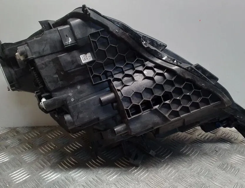 VOLVO V60 2 generation (2018-2023) Правий передній фар 34618918