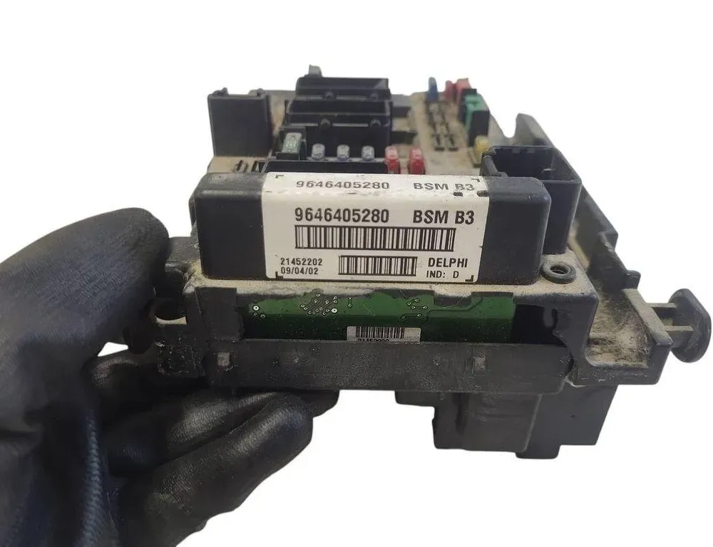 PEUGEOT 307 1 generation (2001-2008) Блок запобіжників 9646405280 30485135