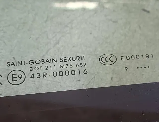 CITROËN C5 2 generation (2008-2017) Ліве переднє вікно 43R000016 33380008