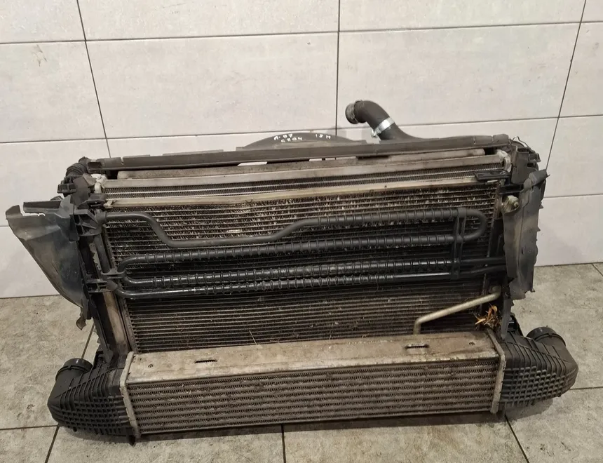 MERCEDES-BENZ C-Class W204/S204/C204 (2004-2015) Система охлаждения A2045050530,A2045000654,A2045004103,A2045000393 33155788