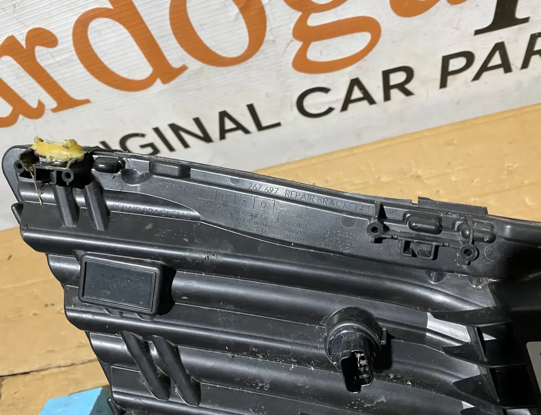 PEUGEOT 208 Peugeot 208 (2012-2015) Дополнительный фонарь передний правый 9851053980 33492454