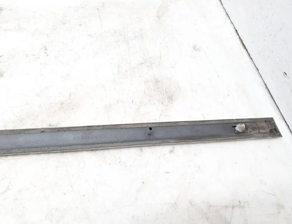 OPEL Vectra C (2002-2005) Молдинг передней левой двери 13101648 33346304