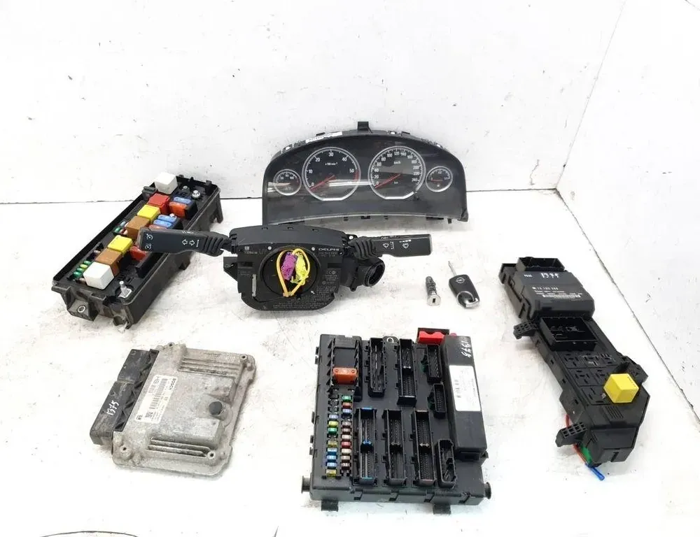 OPEL Vectra C (2002-2005) Комплект ЕБУ двигуна 1039S22939 33385481