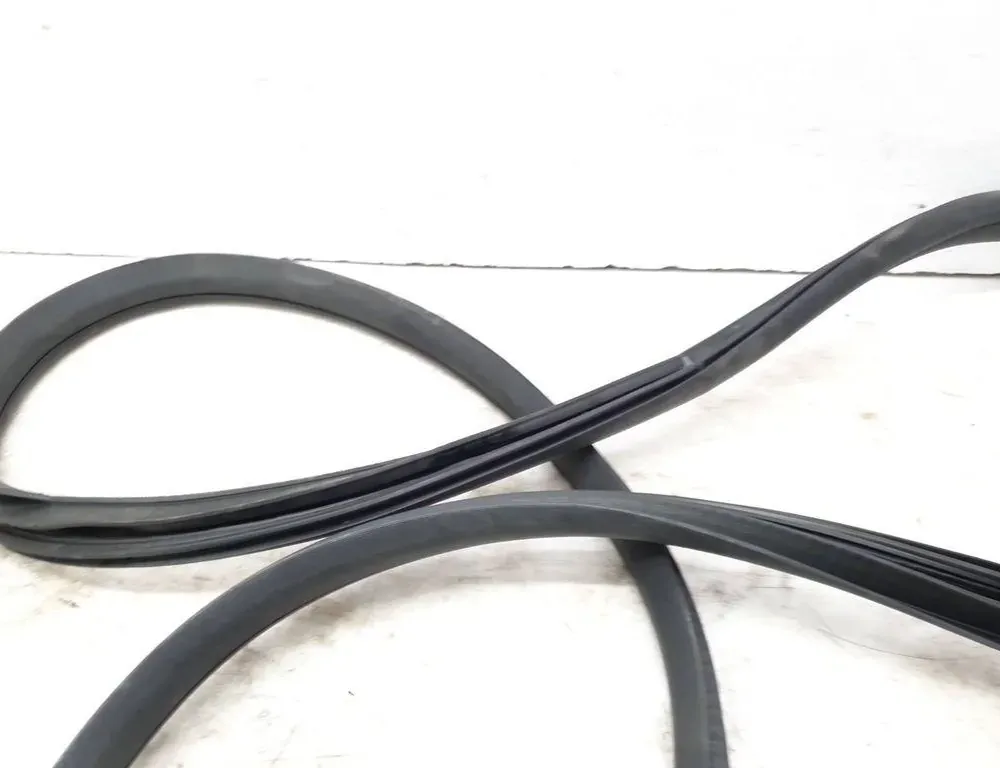 MERCEDES-BENZ C-Class W205/S205/C205 (2014-2023) Гумовий ущільнювач передніх лівих дверей A2056970051 33441939