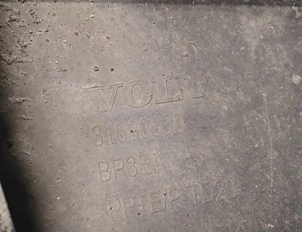 VOLVO V60 2 generation (2018-2023) Передній бампер 31690530 34534618