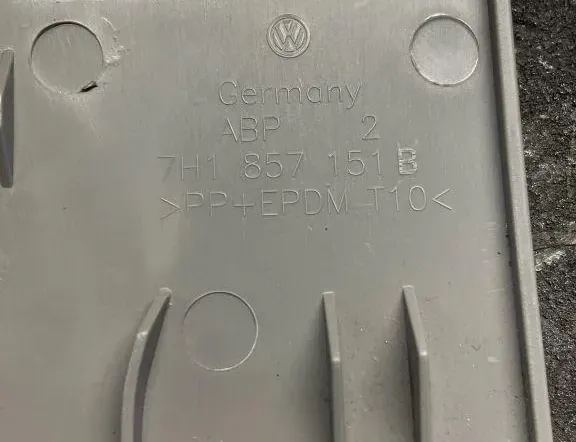 VOLKSWAGEN Transporter T5 (2003-2015) Кришка блоку запобіжників 7H1857151B 34776583