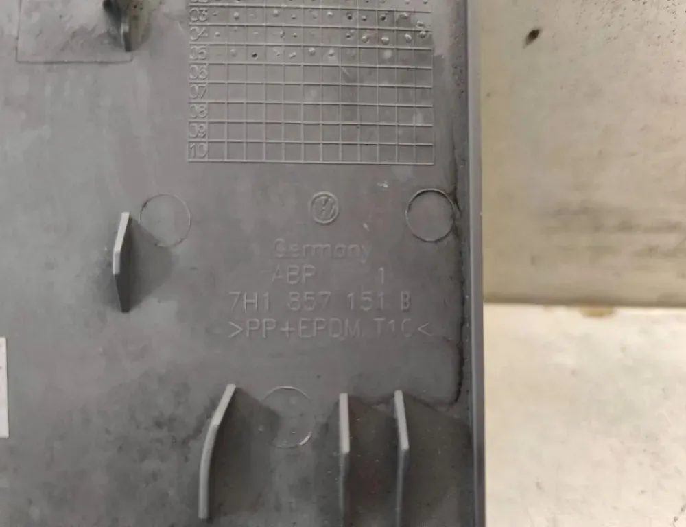 VOLKSWAGEN Transporter T5 (2003-2015) Кришка блоку запобіжників 7H1857151B 34775210