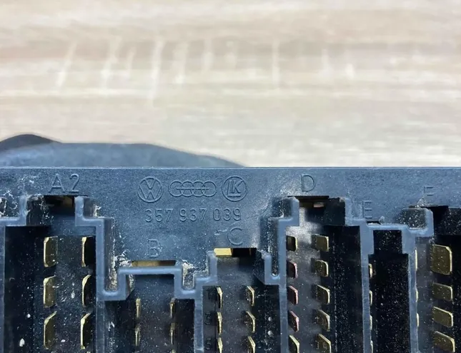 VOLKSWAGEN Transporter T4 (1990-2003) Блок запобіжників 357937039,Fuse 34381993