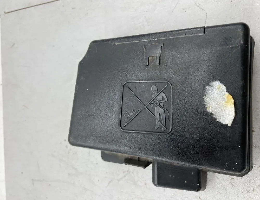 KIA Cee'd 1 generation (2007-2012) Кришка блоку запобіжників 9661645680 35049046