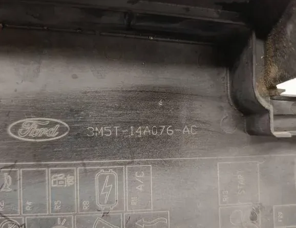 FORD Mondeo 3 generation (2000-2007) Кришка блоку запобіжників 3M5T14A076AC 35049372