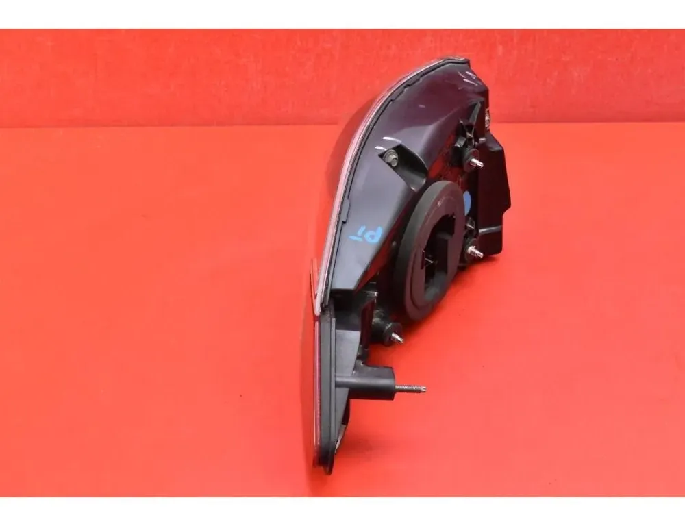 TESLA Model S 1 generation (2012-2024) Права задня фара 6005921-00-D 32463355