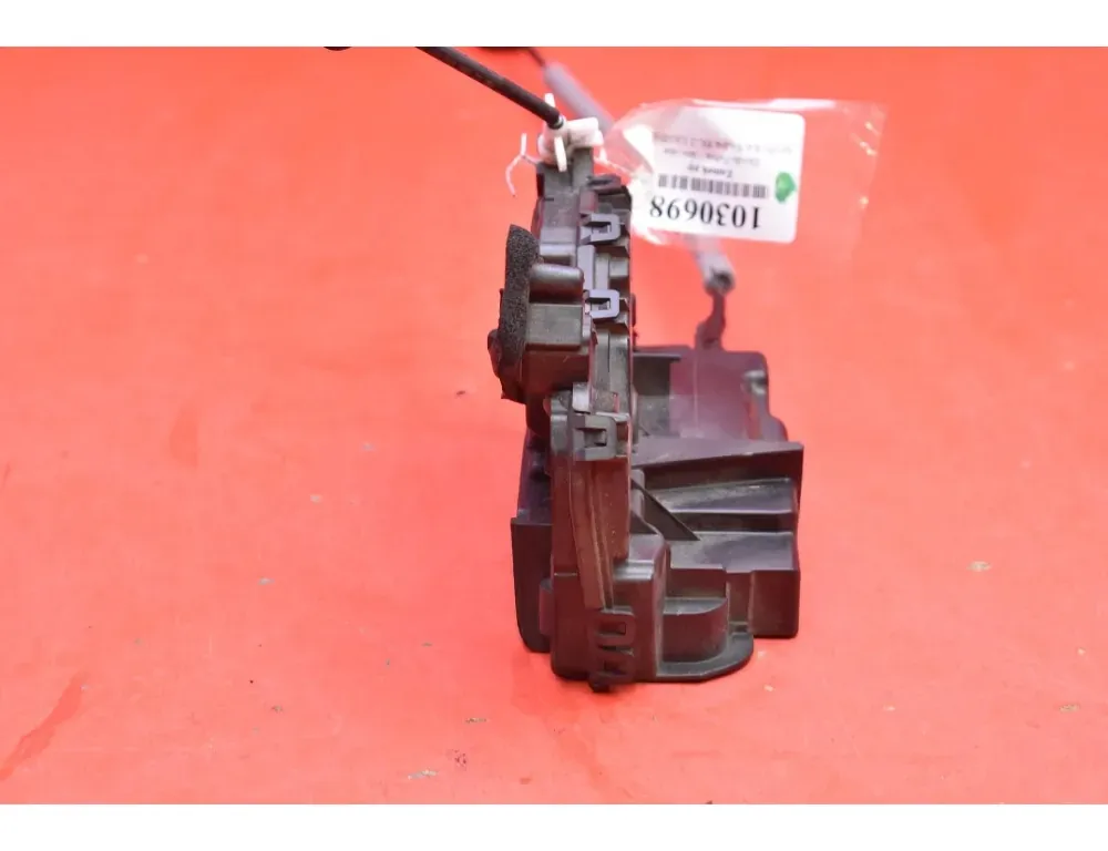 SKODA Fabia 3 generation (2014-2021) Замок двери передний правый 5TB837016A 33131775