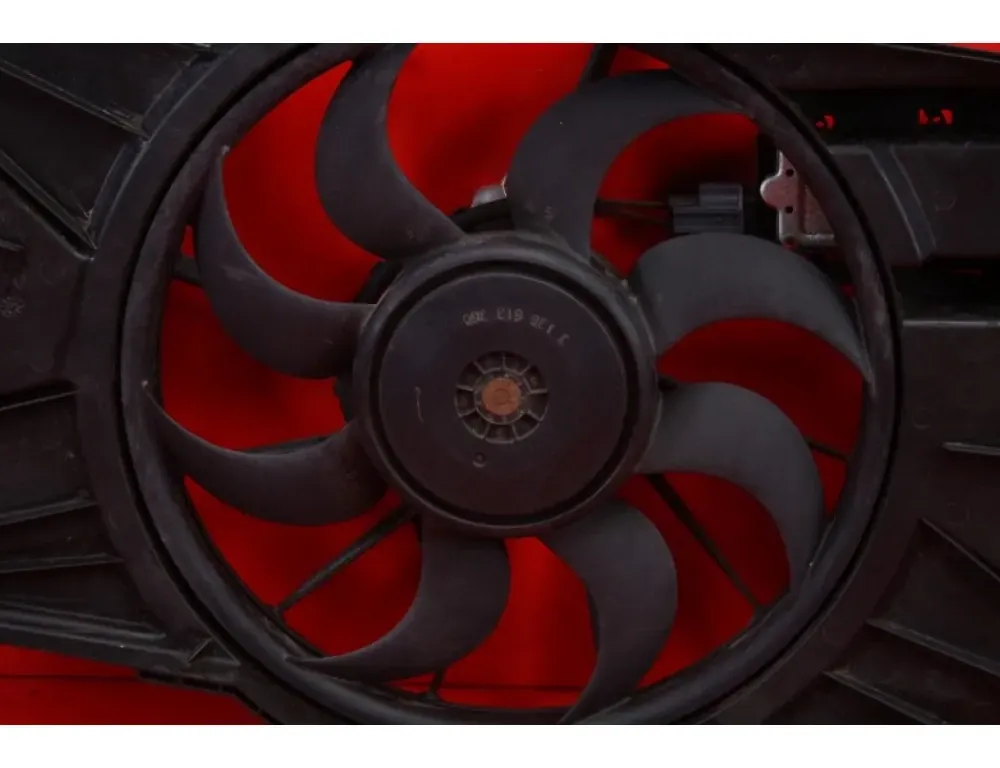 FORD Focus 4 generation (2018-2024) Дифузорний вентилятор 8V61-8C607-FD 35108657