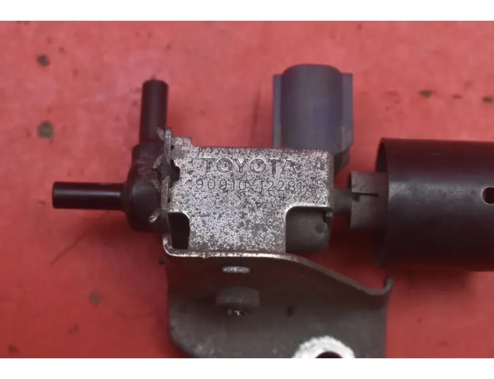 TOYOTA Auris 2 generation (2012-2015) Вакуумний клапан 90910-12281 35108677