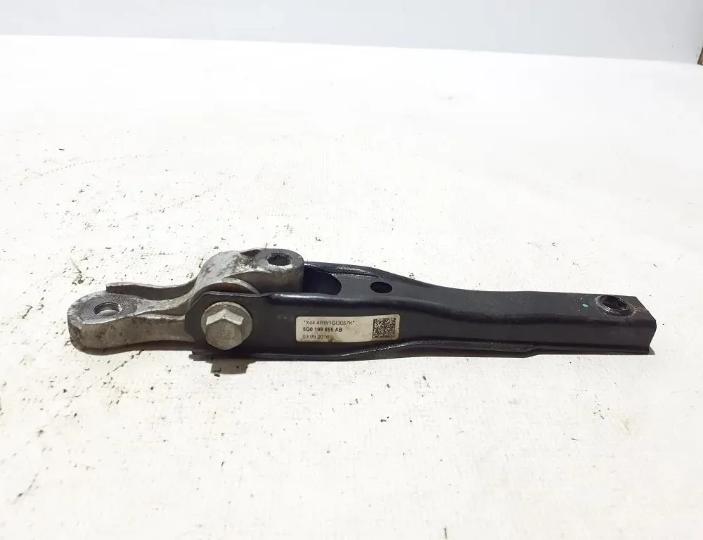 VOLKSWAGEN Passat B8 (2014-2023) Кронштейн кріплення коробки передач 5Q0199855AB 23182156