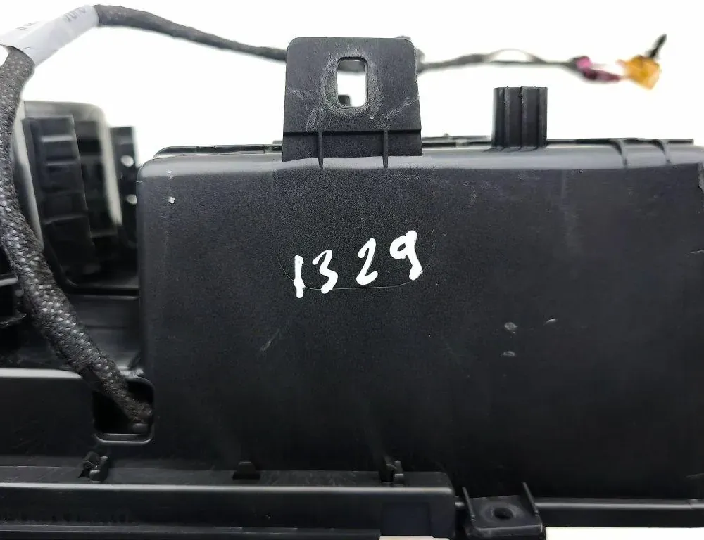 AUDI Q5 8R (2008-2017) Беспроводная зарядная станция 80A864981D 33234839