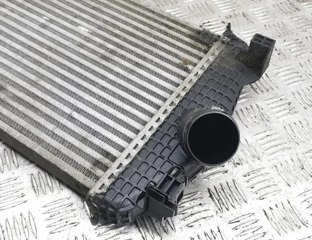 CHRYSLER Voyager 4 generation (2001-2007) Радиатор интеркулера 04677732AC 35110014