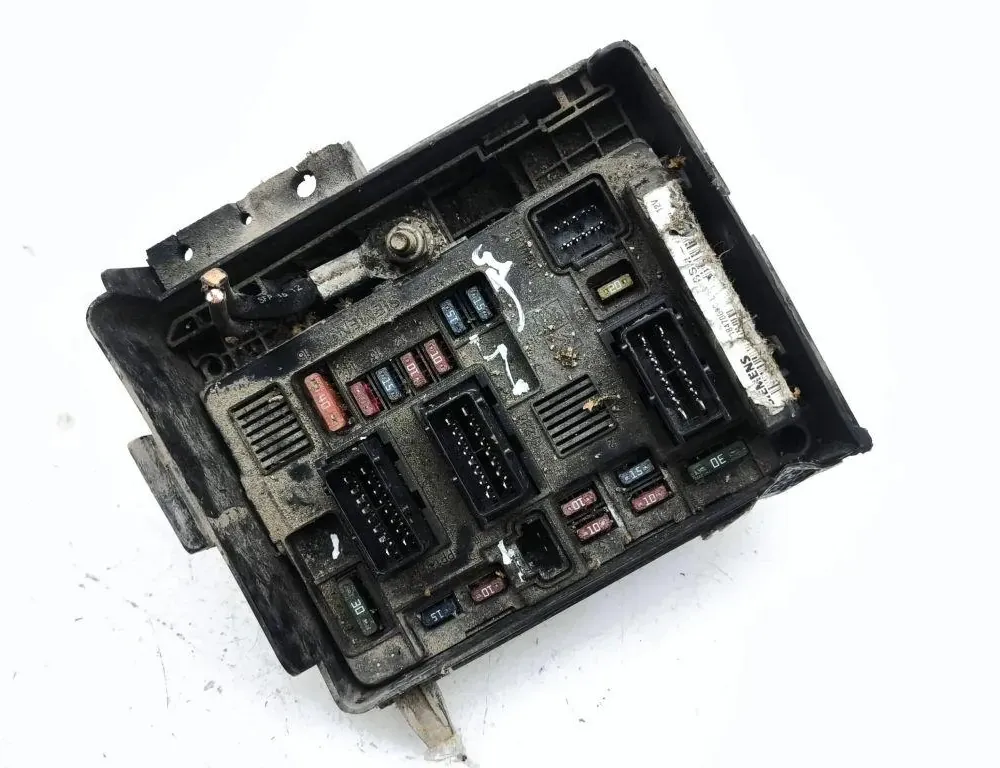 CITROËN C3 1 generation (2002-2010) Блок запобіжників 9638502580F 35105427