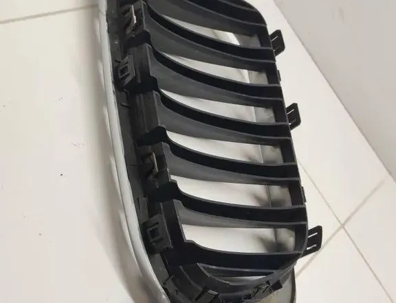 BMW X4 F26 (2014-2018) Верхня решітка 40502932 33330853