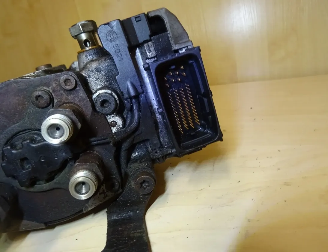 OPEL Vectra C (2002-2005) Топливный насос 0470504203 33368221