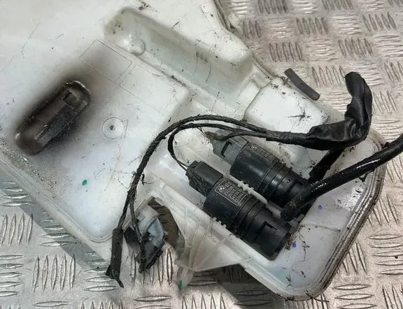 BMW X1 E84 (2009-2015) Бачок омывателя 7068998 33361985