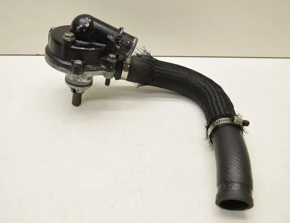 SUZUKI GSX-R Водяной насос 33358515