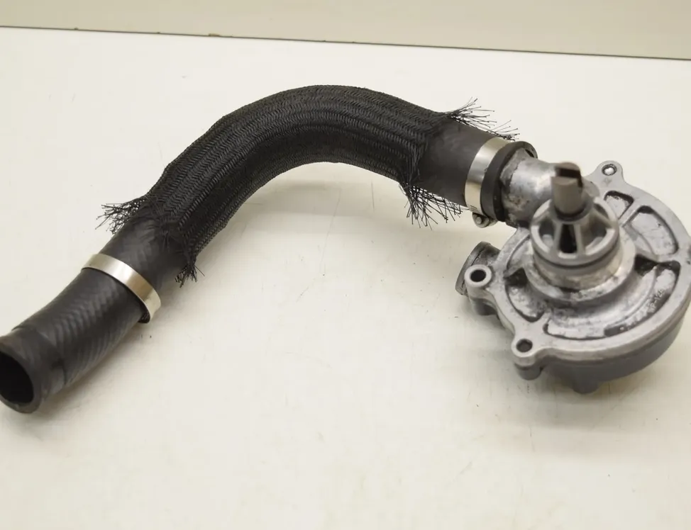 SUZUKI GSX-R Водяной насос 33358515