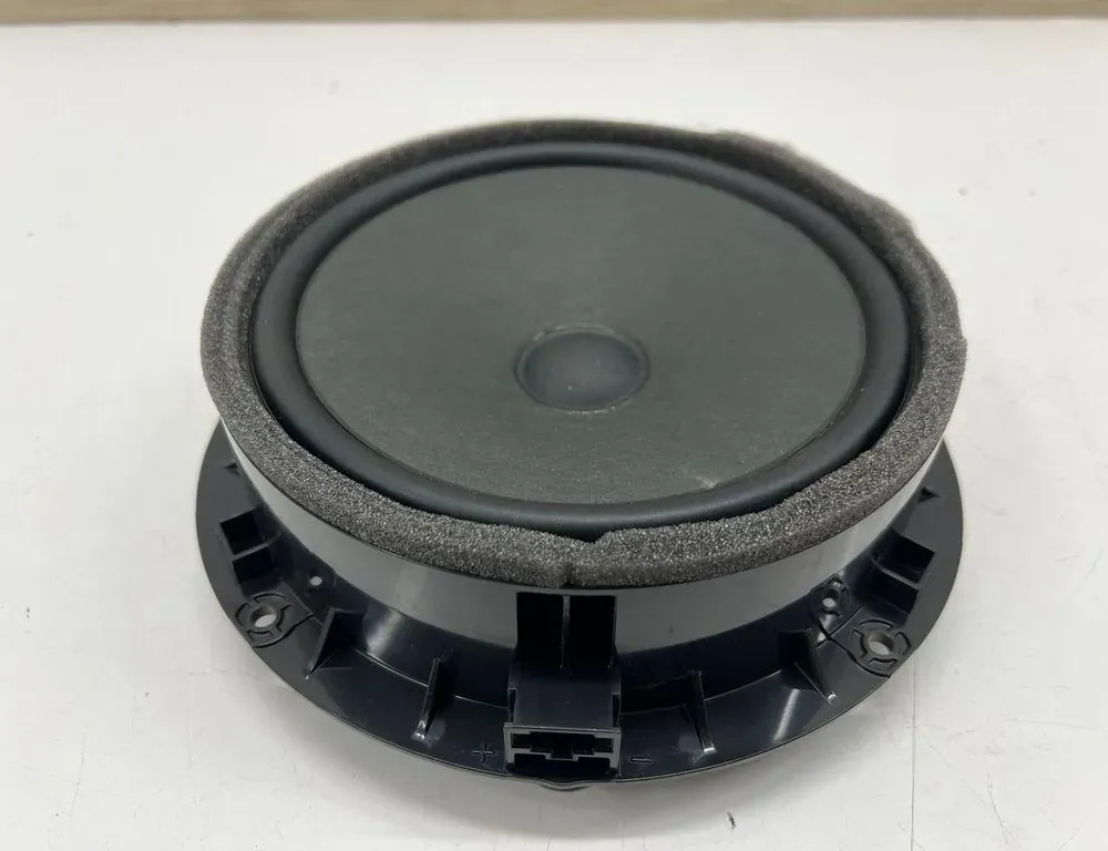 AUDI Гучномовець передньої правої двері 4K0035415 35103464