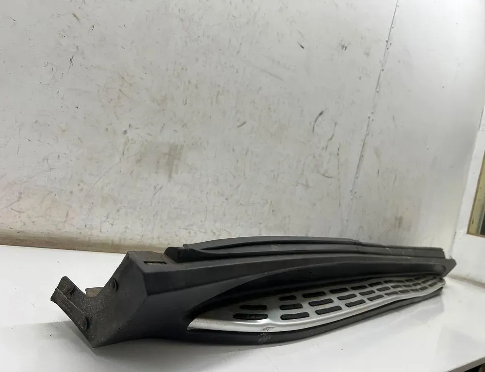 MERCEDES-BENZ GLE W167 (2019-2024) Права пластикова облицювальна панель порогу A1676981801 33499406