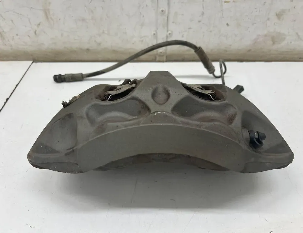 AUDI Передній правий гальмівний супорт 35109404