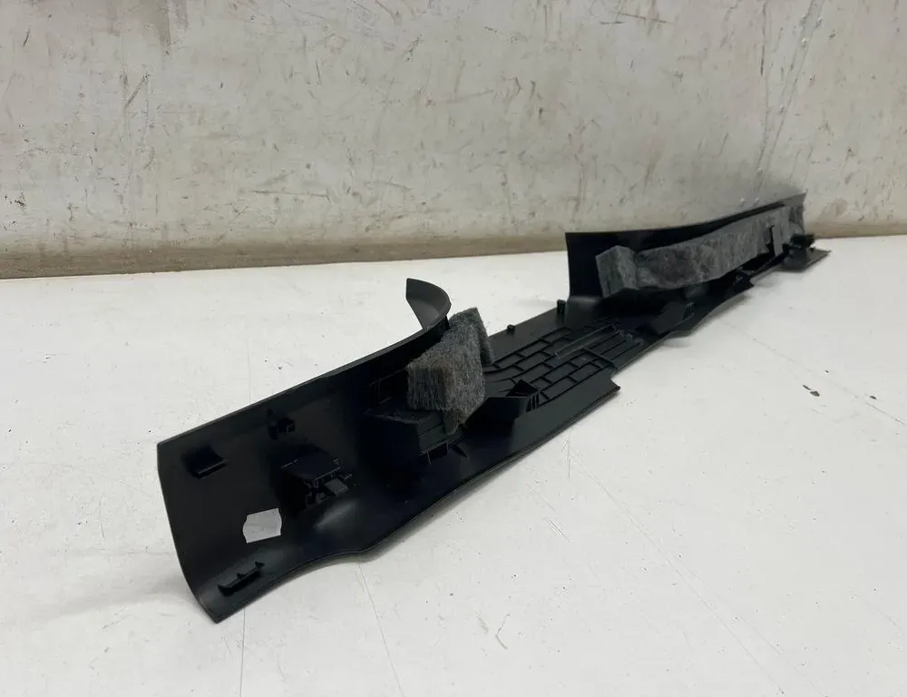 AUDI Обшивка переднього правого порога 4KE853906 35102422