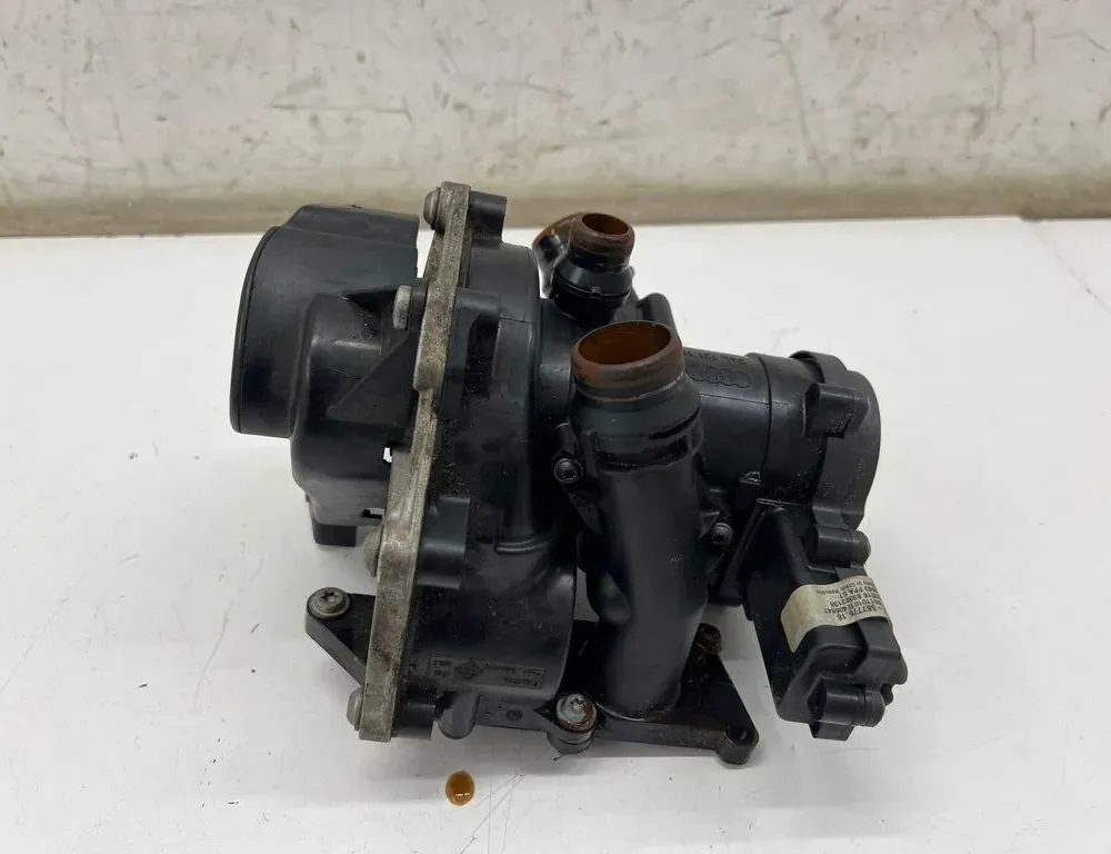 AUDI A4 B9/8W (2015-2024) Термостат 06L121111L 34987538