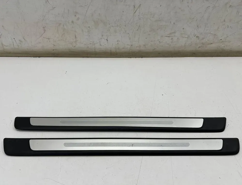 AUDI Обшивка переднього правого порога 8W0853374F,8W0853373G 35101320
