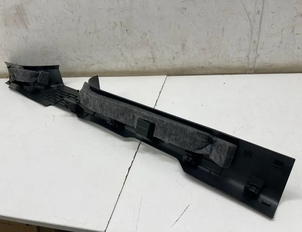 AUDI Обшивка переднього правого порога 4KE853906 35102422