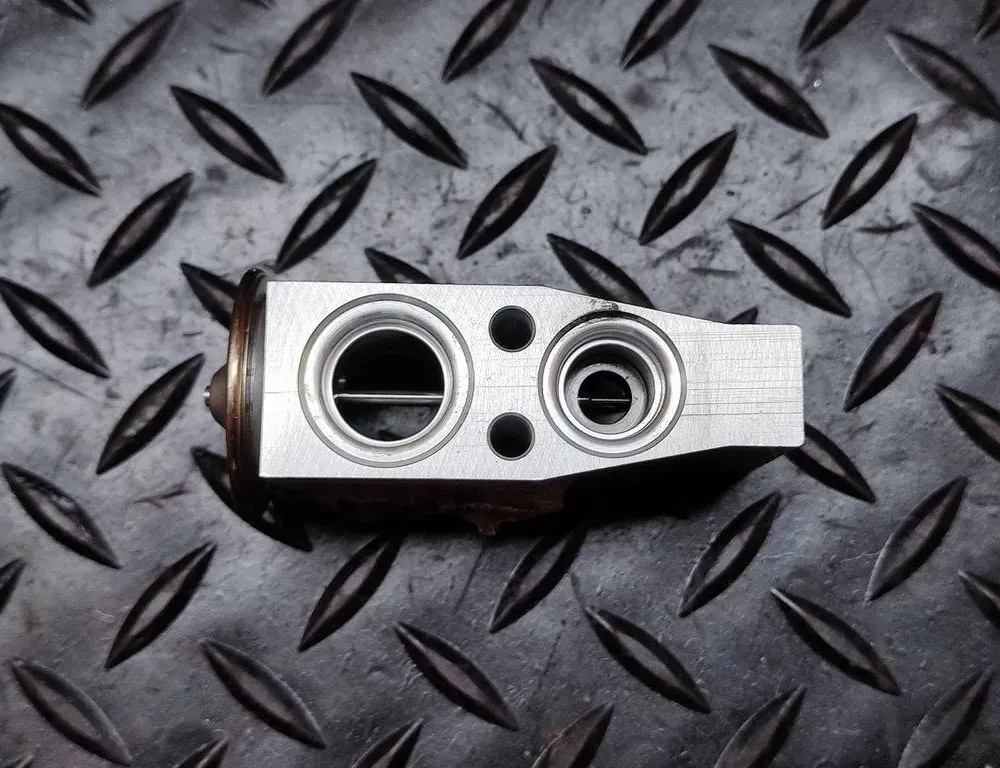 SKODA Superb 1 generation (2001-2008) Клапан расширения кондиционера воздуха 5q0820679e 33171390