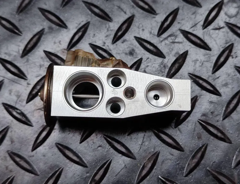 SKODA Superb 1 generation (2001-2008) Клапан расширения кондиционера воздуха 5q0820679e 33171390