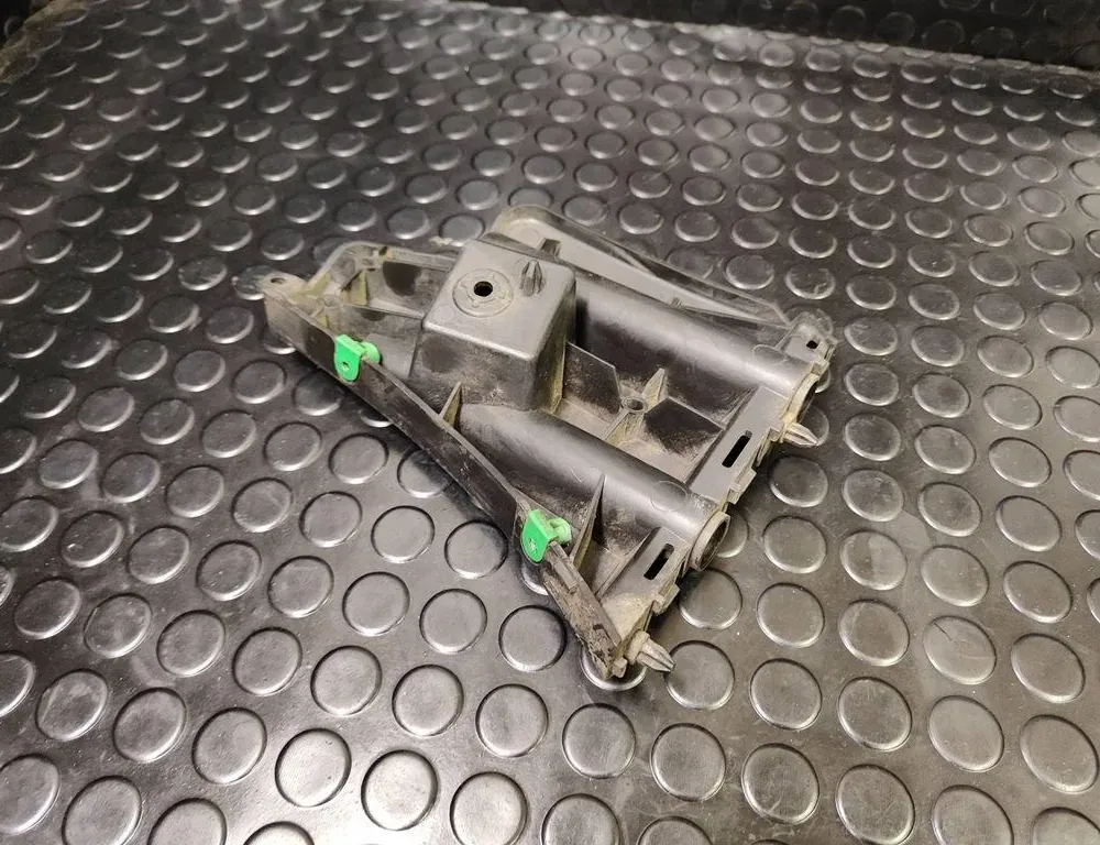 VOLVO S60 2 generation (2010-2020) Держатель бампера передний правый 30796626 33171520